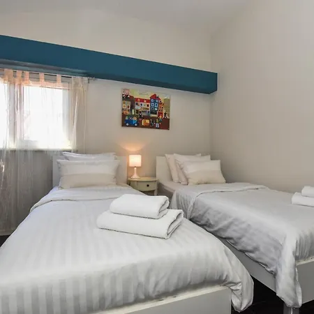Rory Apartman *